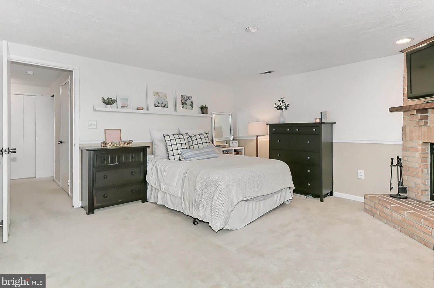 14442 Manassas Gap Ct, Centreville VA  20120-2870 exterior