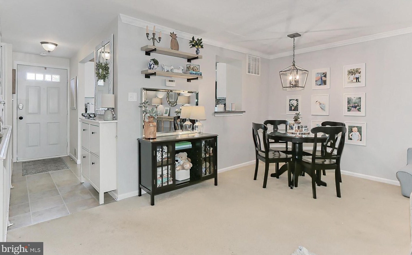 14442 Manassas Gap Ct, Centreville VA  20120-2870 exterior