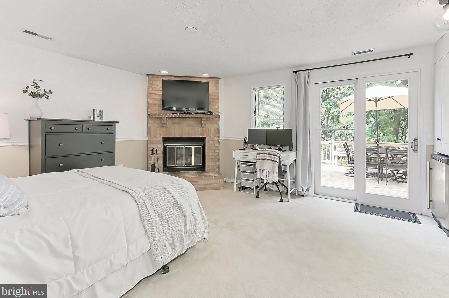 14442 Manassas Gap Ct, Centreville VA  20120-2870 exterior