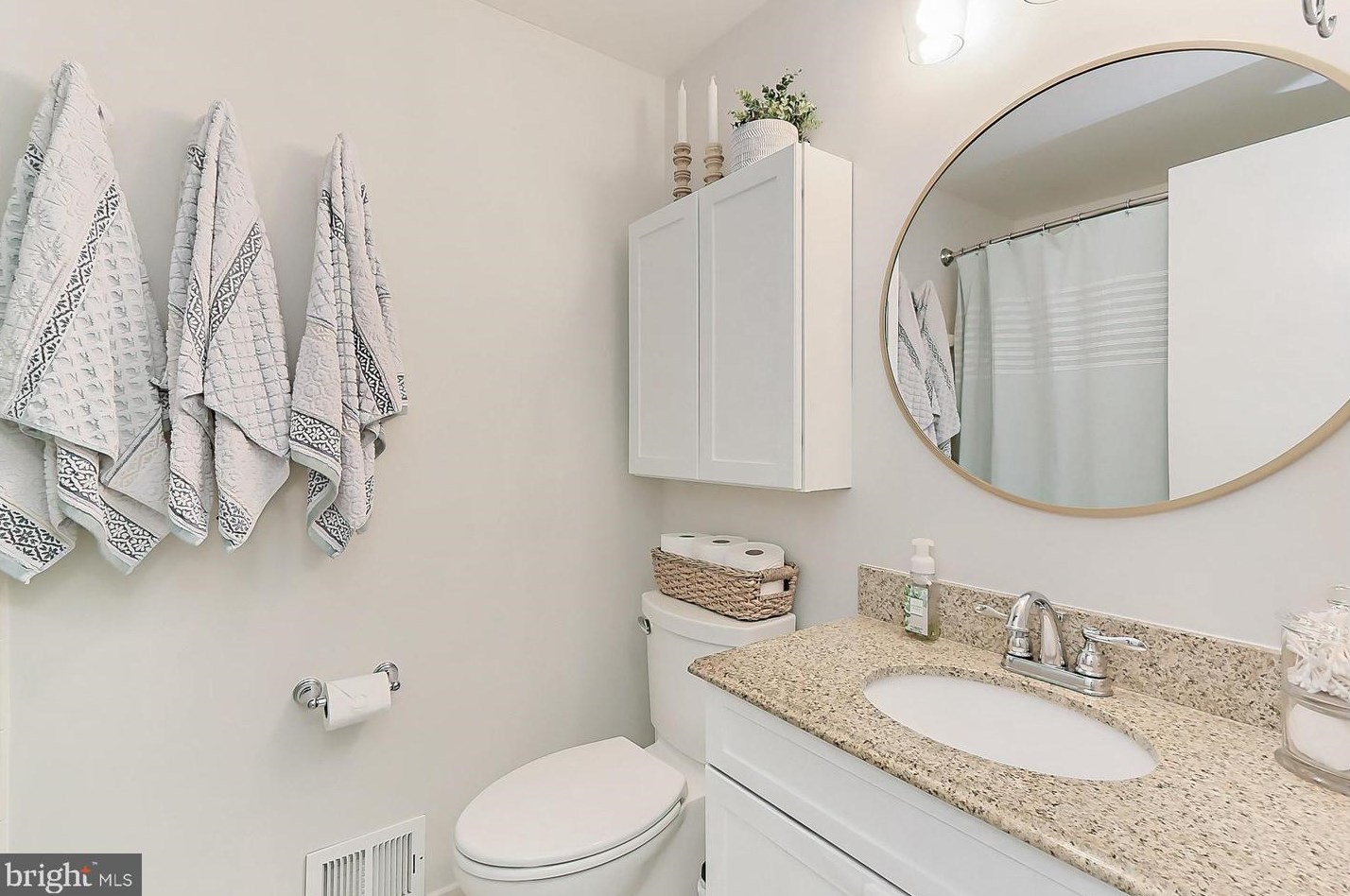 14442 Manassas Gap Ct, Centreville VA  20120-2870 exterior