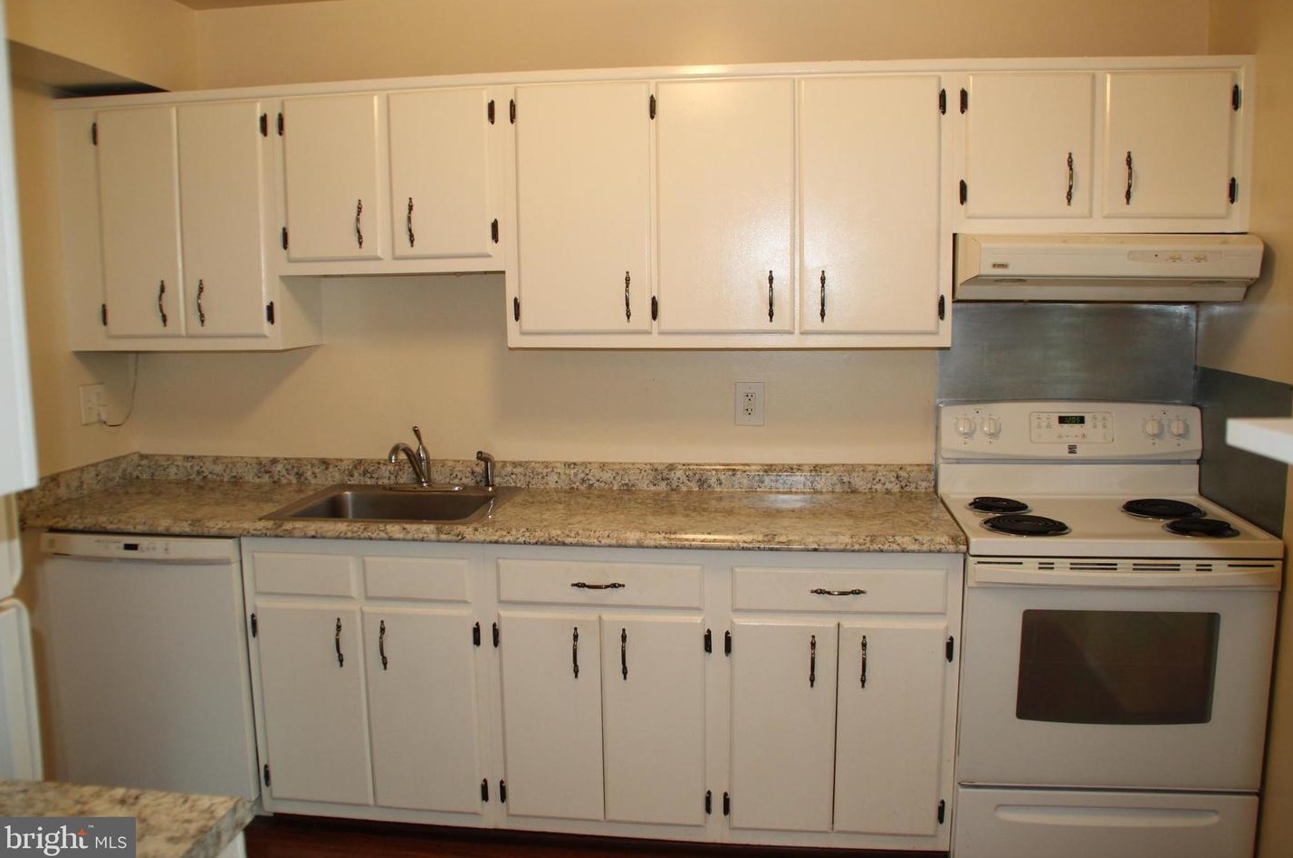 2786 Knollside Ln, Vienna VA  22180-7082 exterior