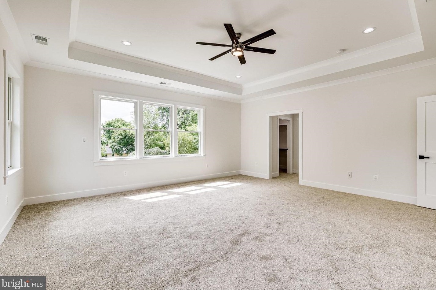 13717 Leland Rd, Centreville VA  20120-2041 exterior