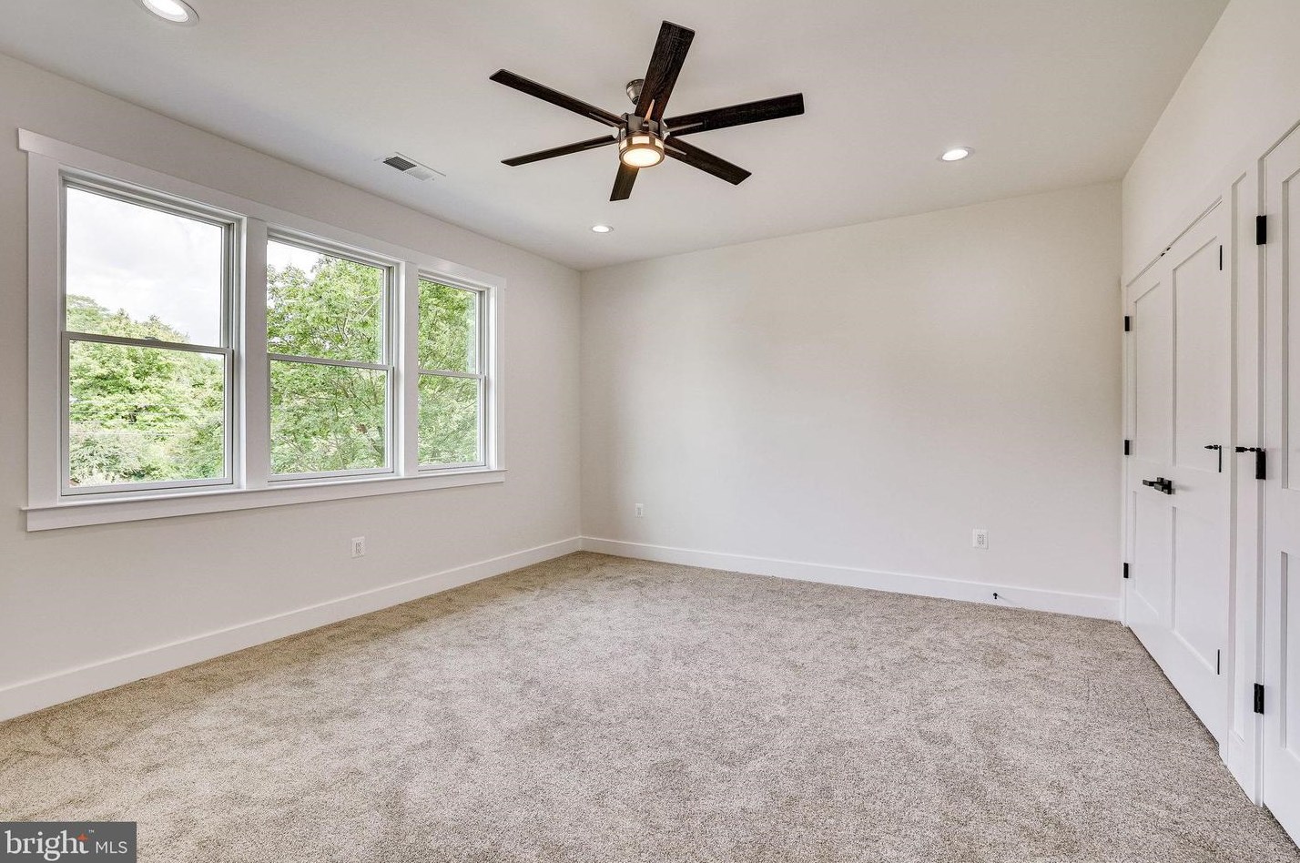 13717 Leland Rd, Centreville VA  20120-2041 exterior