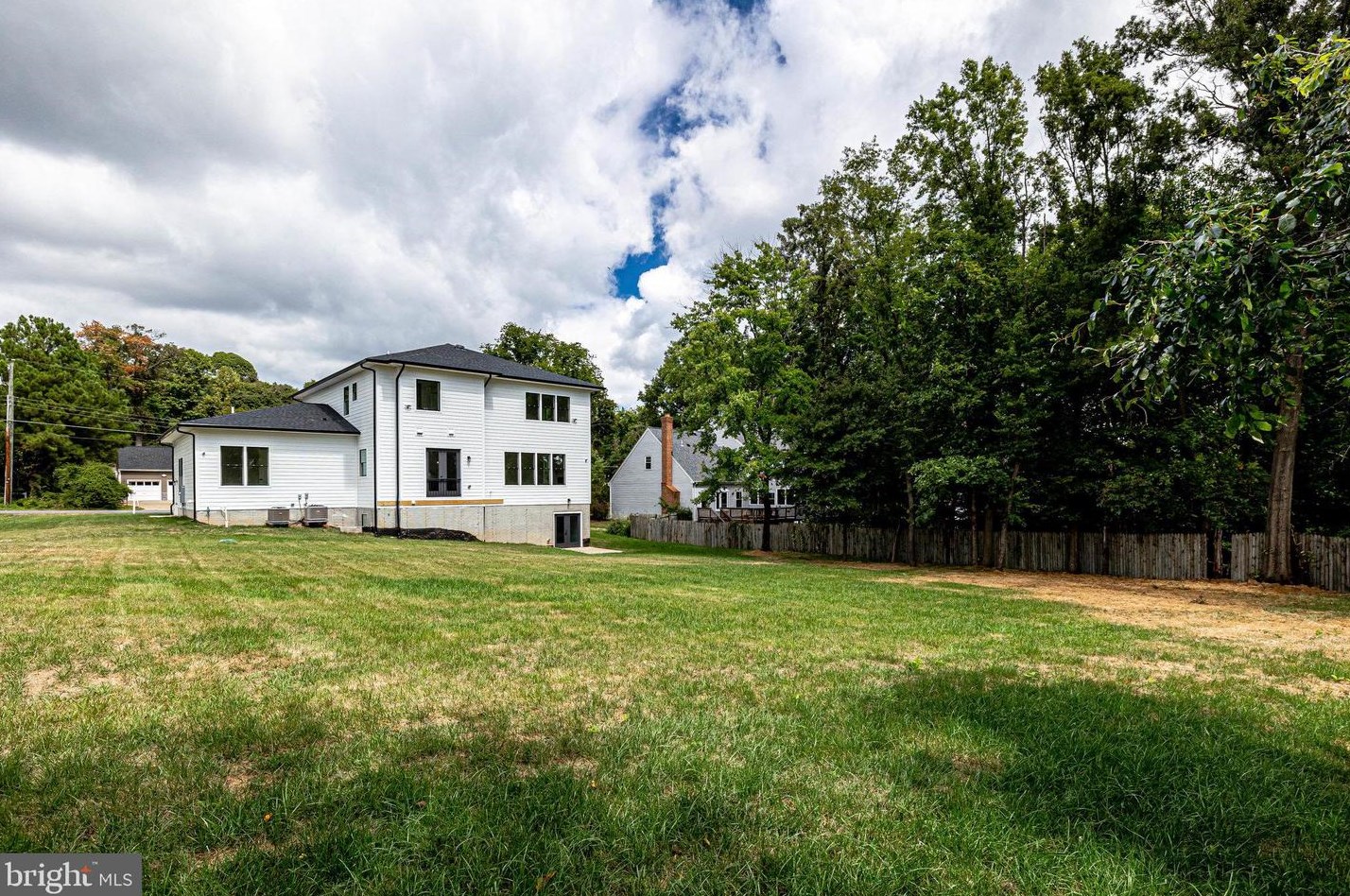 13717 Leland Rd, Centreville VA  20120-2041 exterior