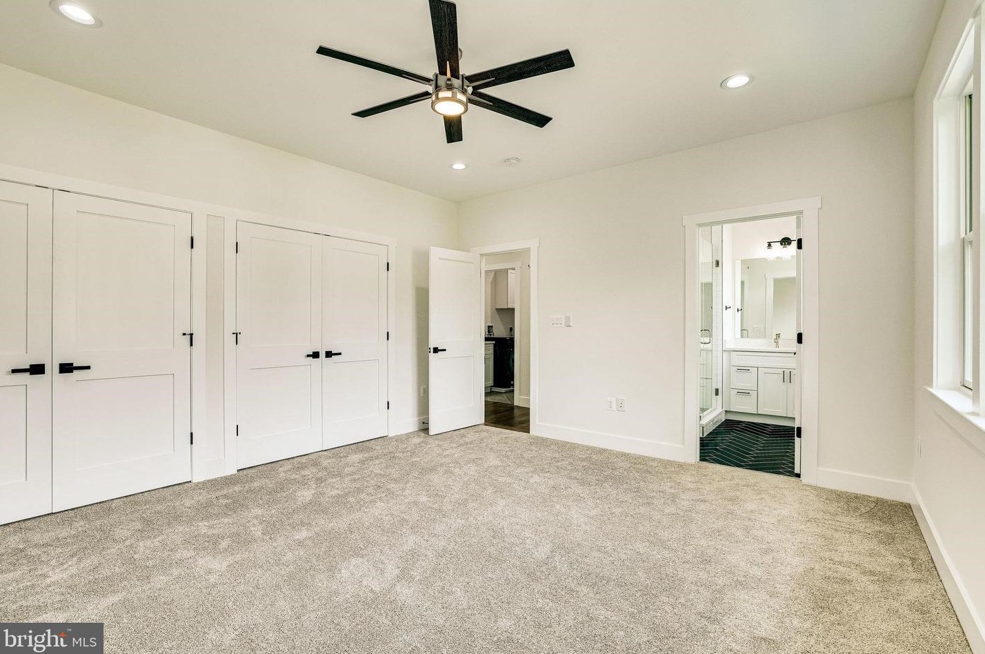 13717 Leland Rd, Centreville VA  20120-2041 exterior