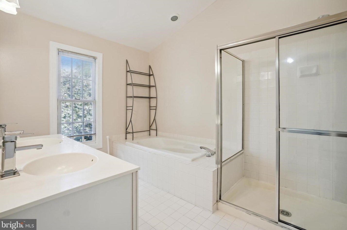 6313 Musket Ball Dr, Centreville VA  20121-2381 exterior