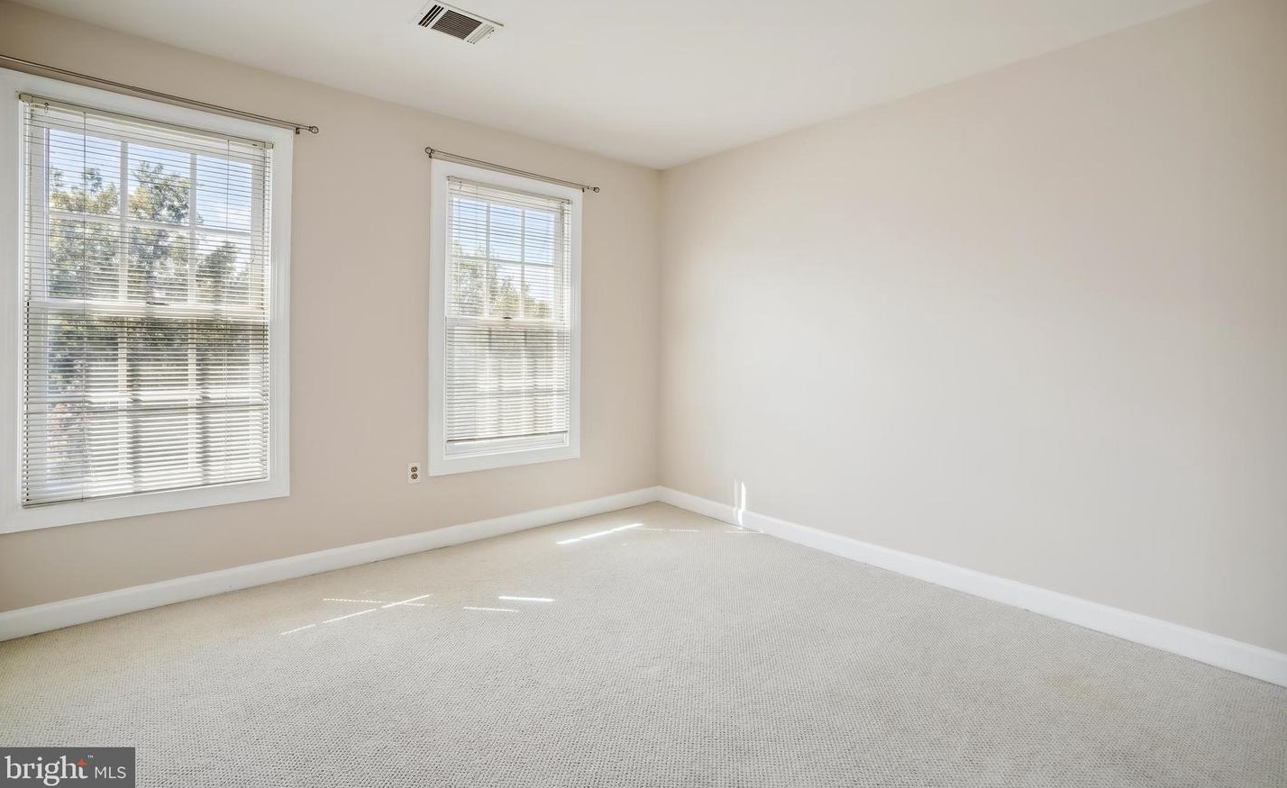 6313 Musket Ball Dr, Centreville VA  20121-2381 exterior