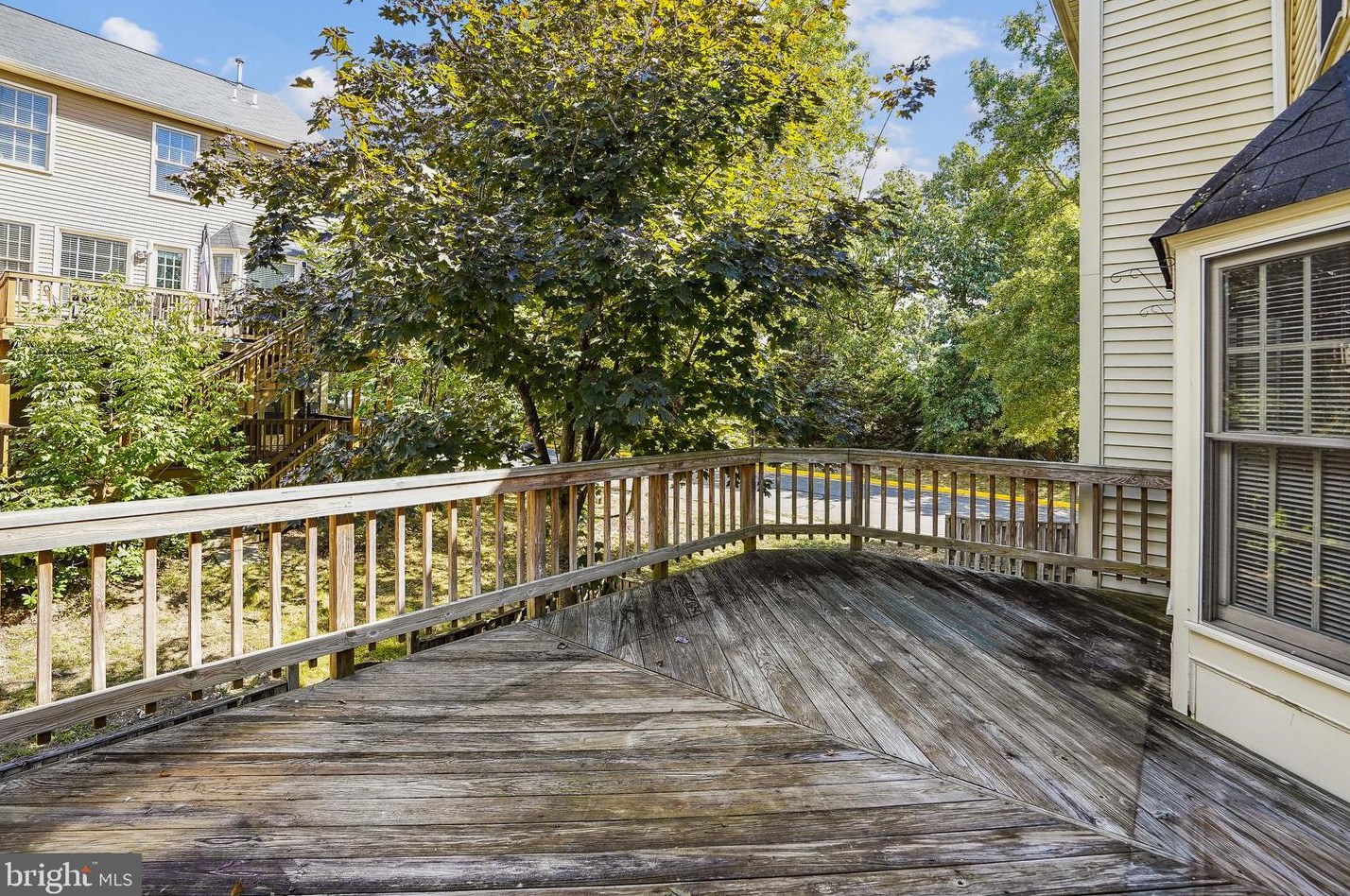 6313 Musket Ball Dr, Centreville VA  20121-2381 exterior