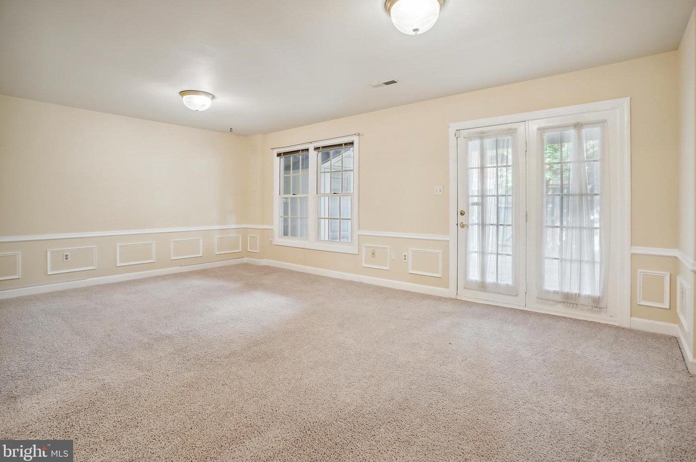 6313 Musket Ball Dr, Centreville VA  20121-2381 exterior
