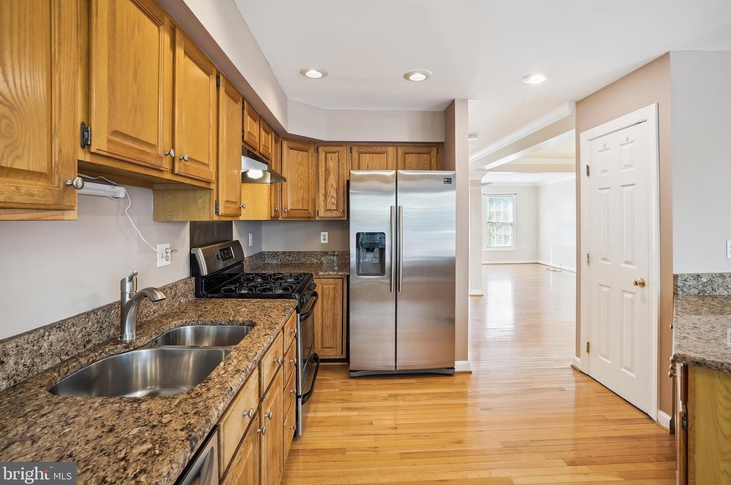6313 Musket Ball Dr, Centreville VA  20121-2381 exterior