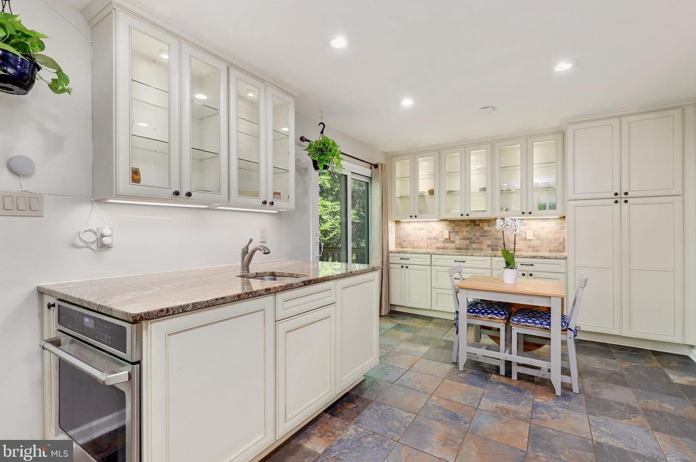 9607 Masterworks Dr, Vienna VA  22181-6104 exterior