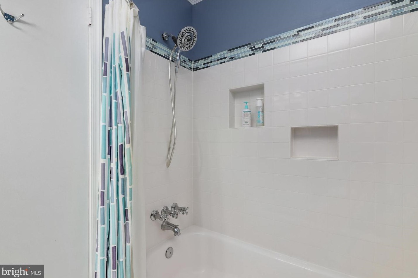 9607 Masterworks Dr, Vienna VA  22181-6104 exterior