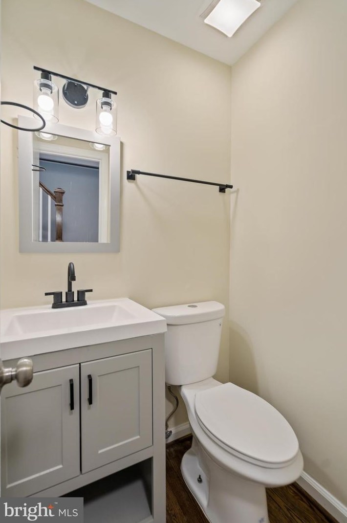 405 Wolftrap Rd, Vienna VA  22180-4941 exterior