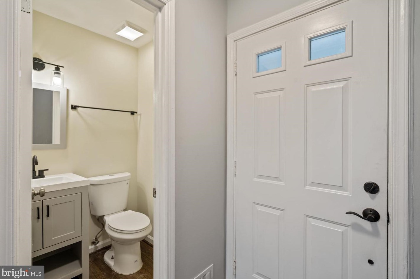 405 Wolftrap Rd, Vienna VA  22180-4941 exterior