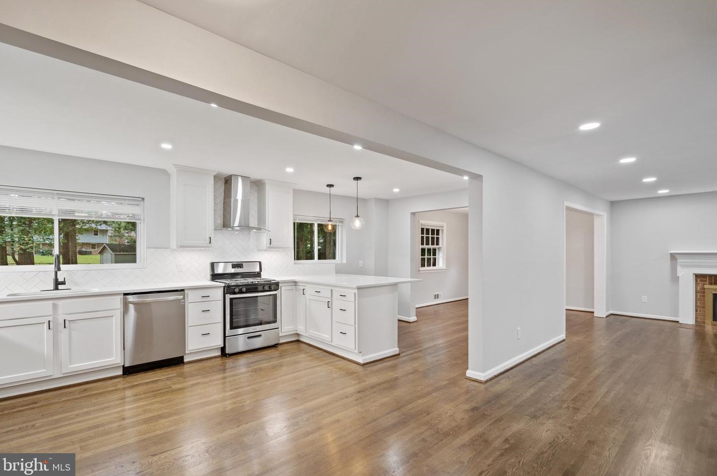 405 Wolftrap Rd, Vienna VA  22180-4941 exterior