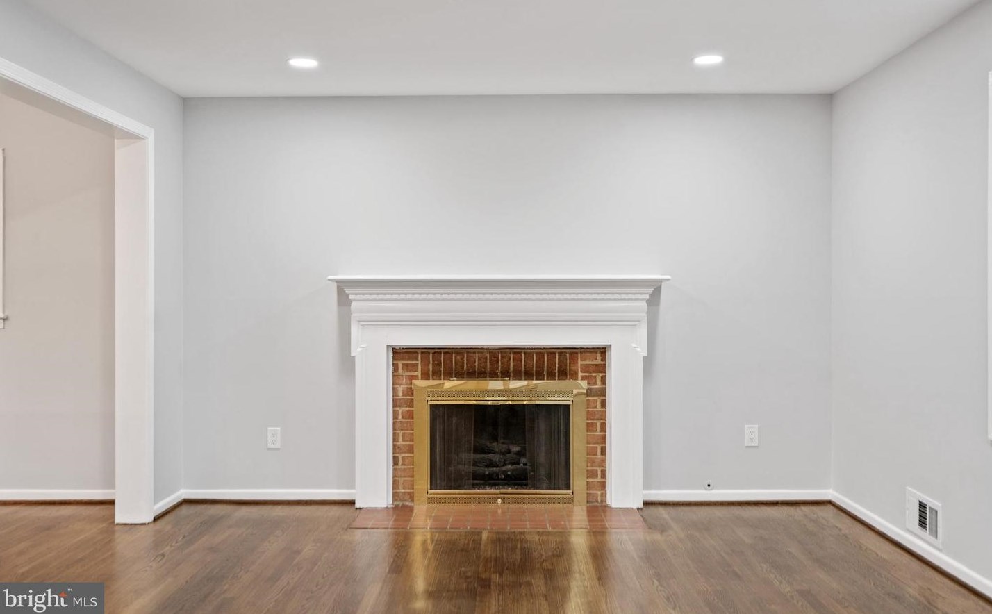 405 Wolftrap Rd, Vienna VA  22180-4941 exterior