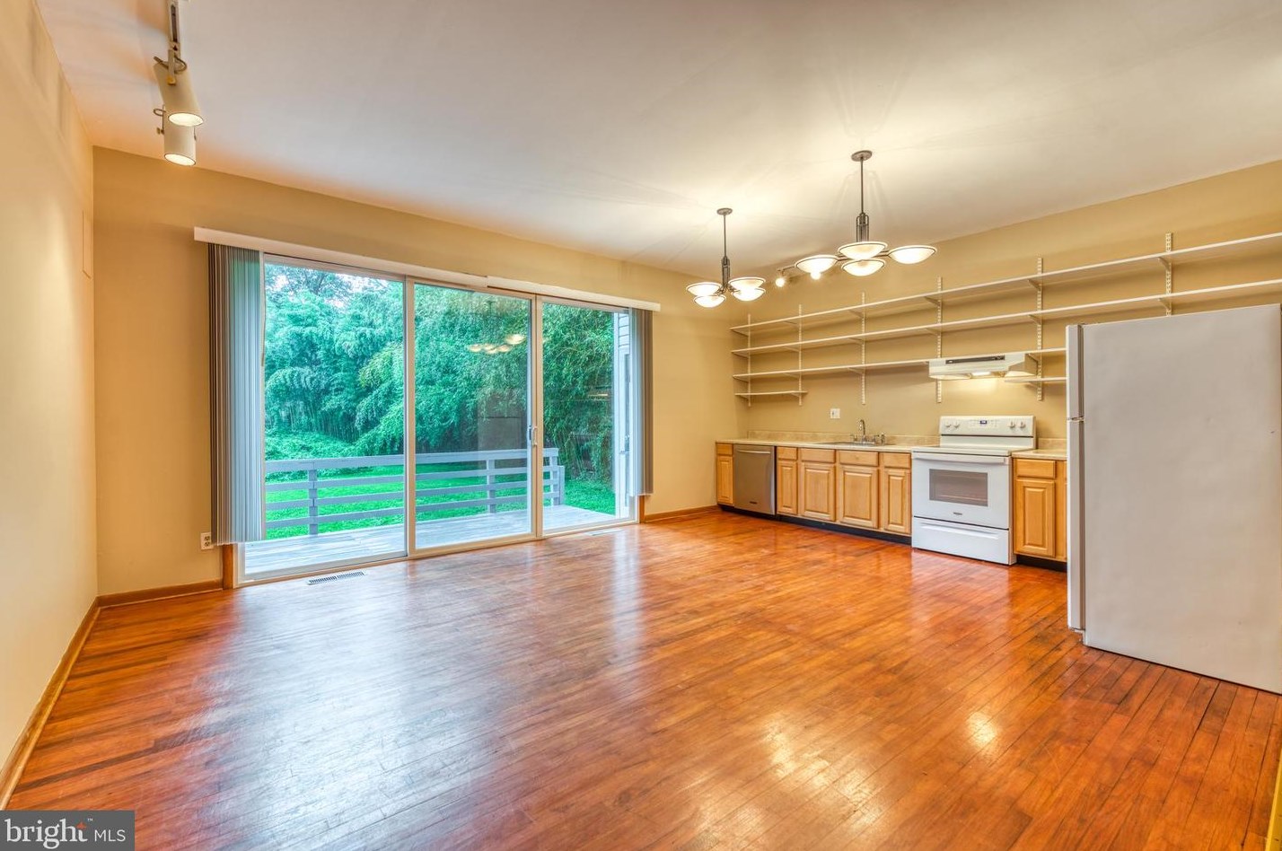 317 Adahi Rd, Vienna VA  22180-5904 exterior