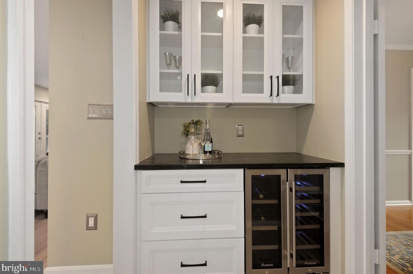 1653 Lozano Dr, Vienna VA exterior