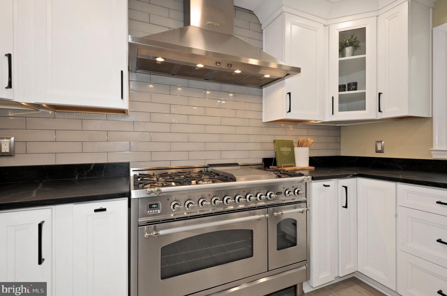 1653 Lozano Dr, Vienna VA exterior