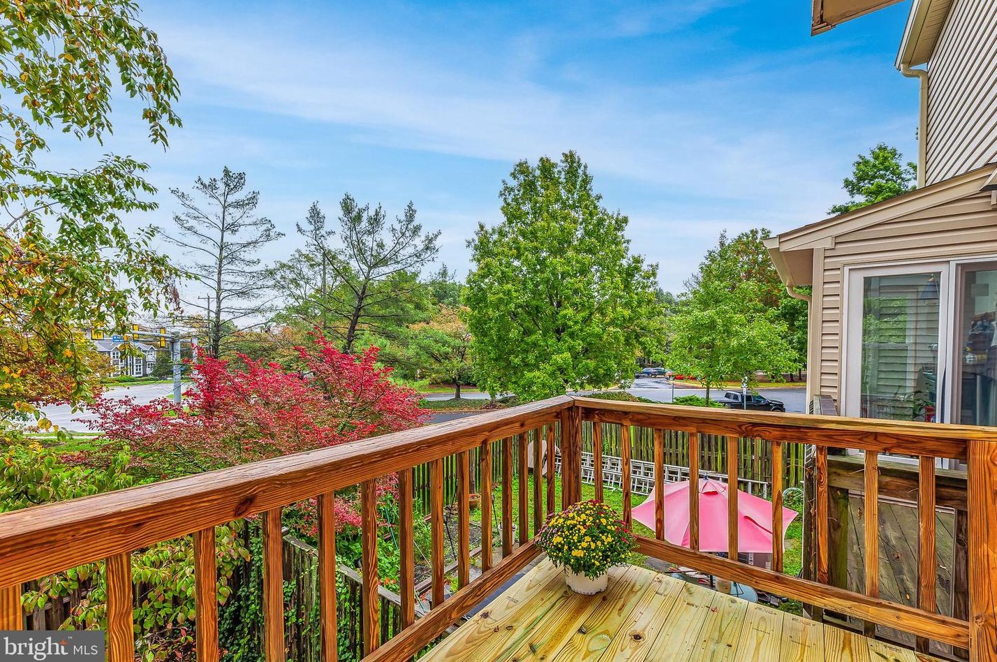 5823 Westwater Ct, Centreville VA  20121-3039 exterior