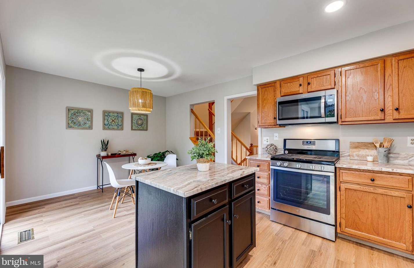 5823 Westwater Ct, Centreville VA  20121-3039 exterior