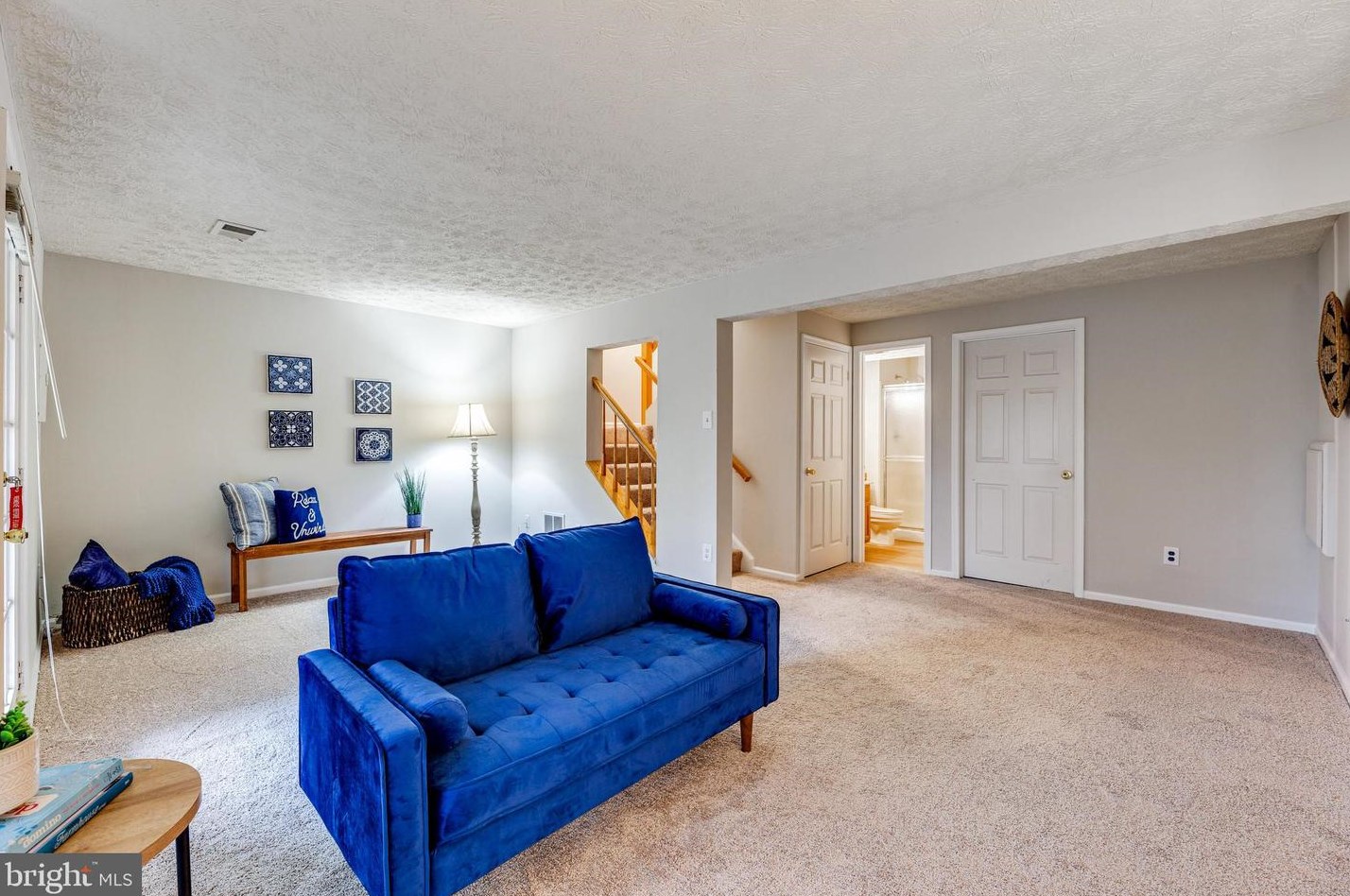 5823 Westwater Ct, Centreville VA  20121-3039 exterior