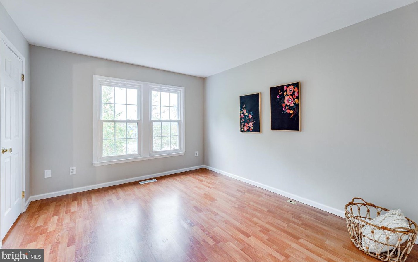 5823 Westwater Ct, Centreville VA  20121-3039 exterior