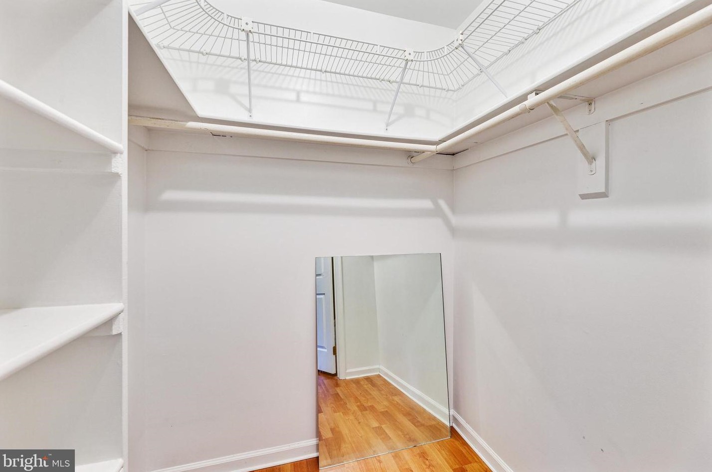 5823 Westwater Ct, Centreville VA  20121-3039 exterior