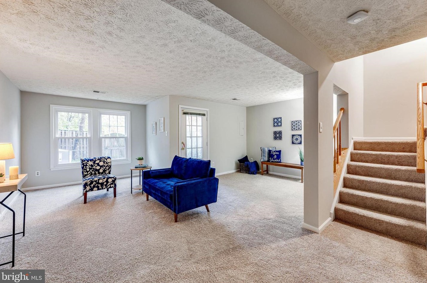 5823 Westwater Ct, Centreville VA  20121-3039 exterior