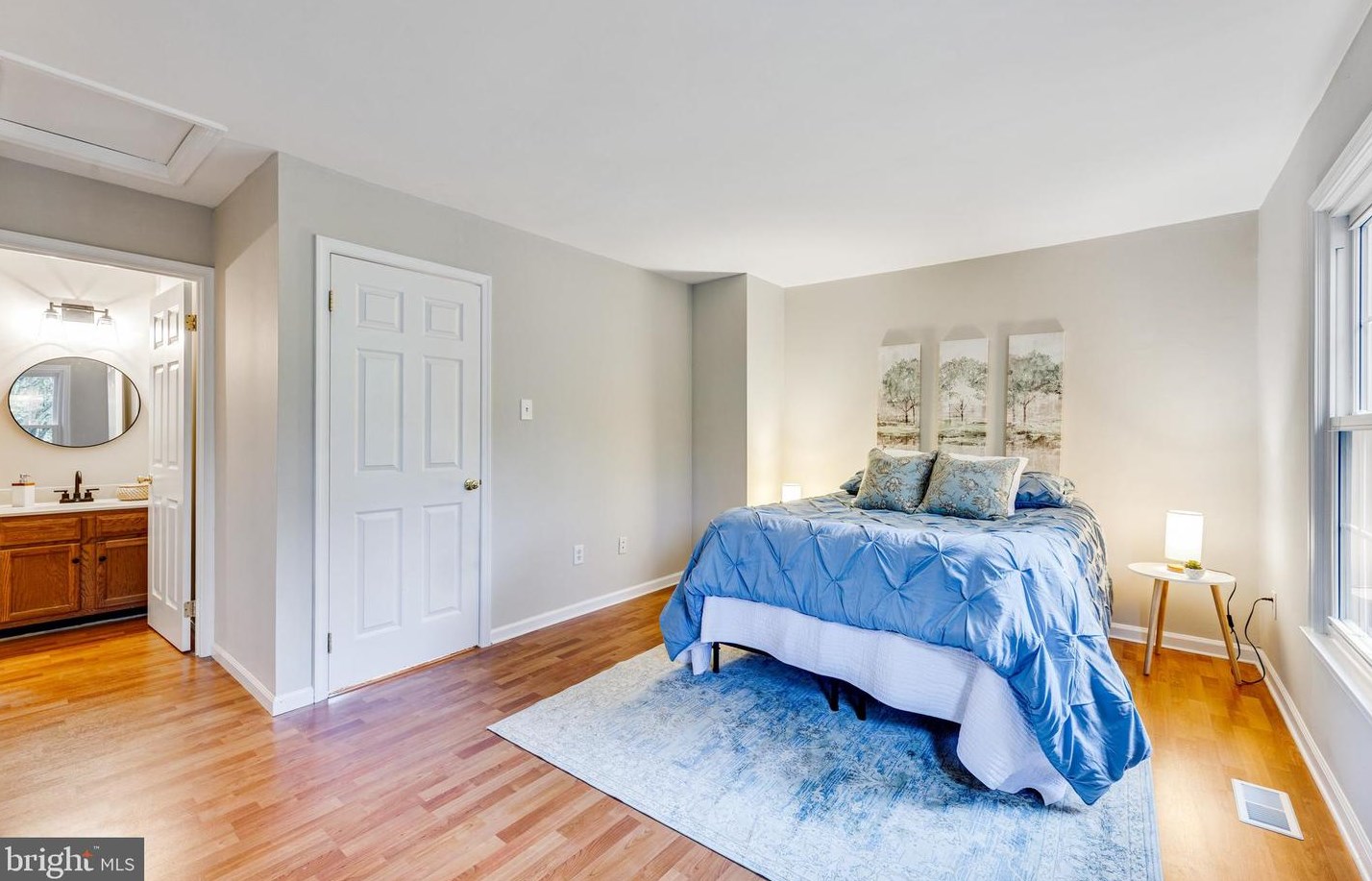 5823 Westwater Ct, Centreville VA  20121-3039 exterior