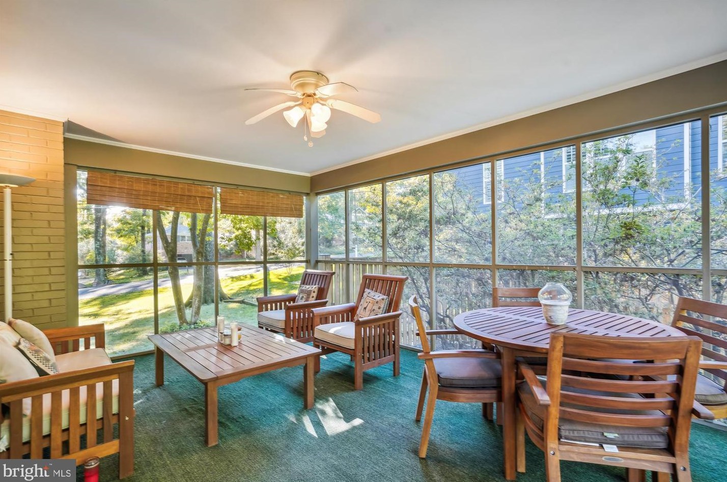 8616 Janet Ln, Vienna VA 22180-6813 exterior