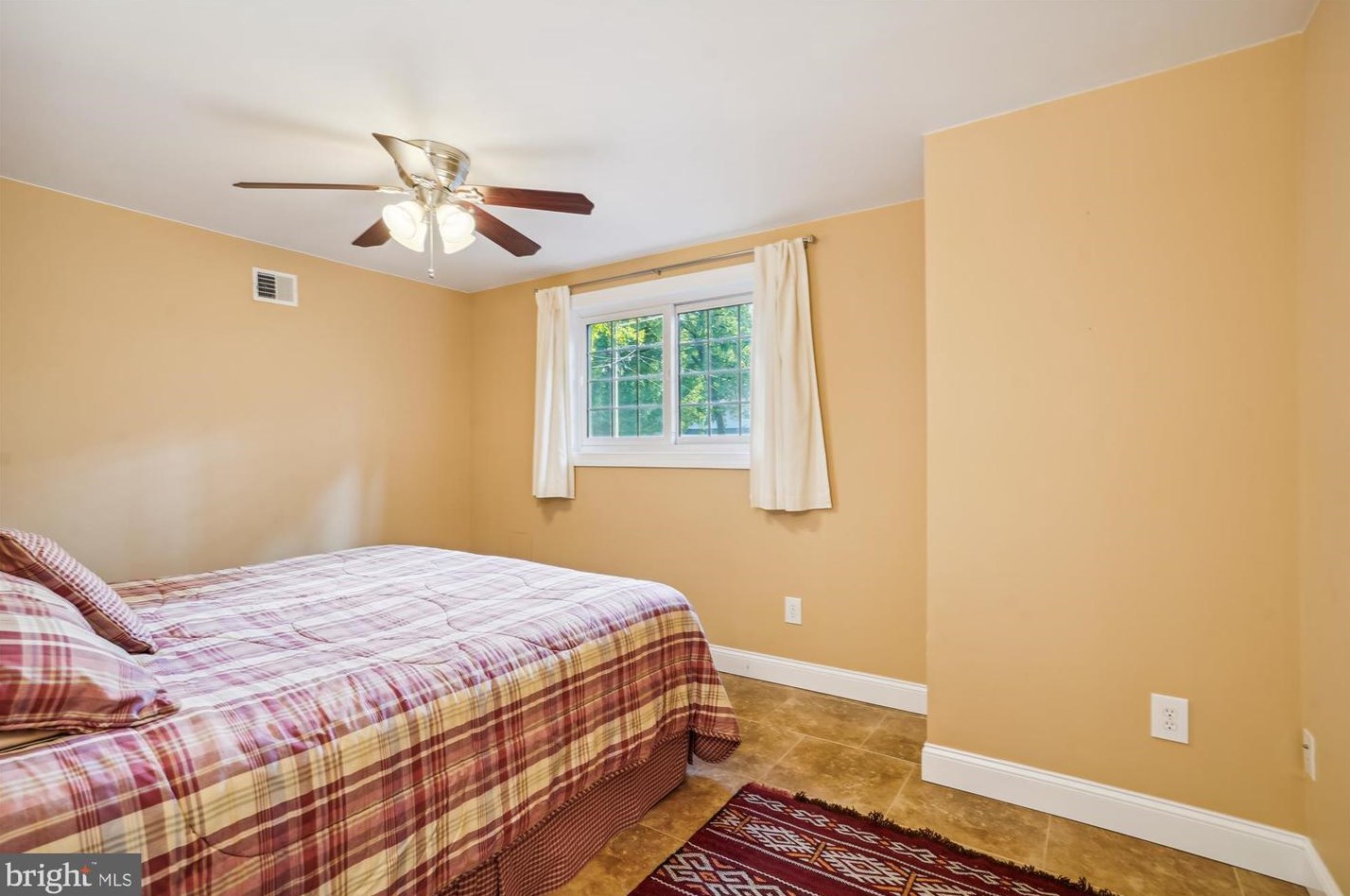 8616 Janet Ln, Vienna VA 22180-6813 exterior