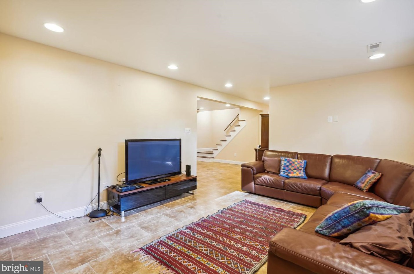 8616 Janet Ln, Vienna VA 22180-6813 exterior