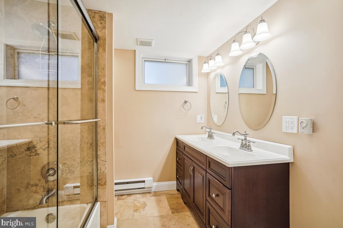 8616 Janet Ln, Vienna VA 22180-6813 exterior