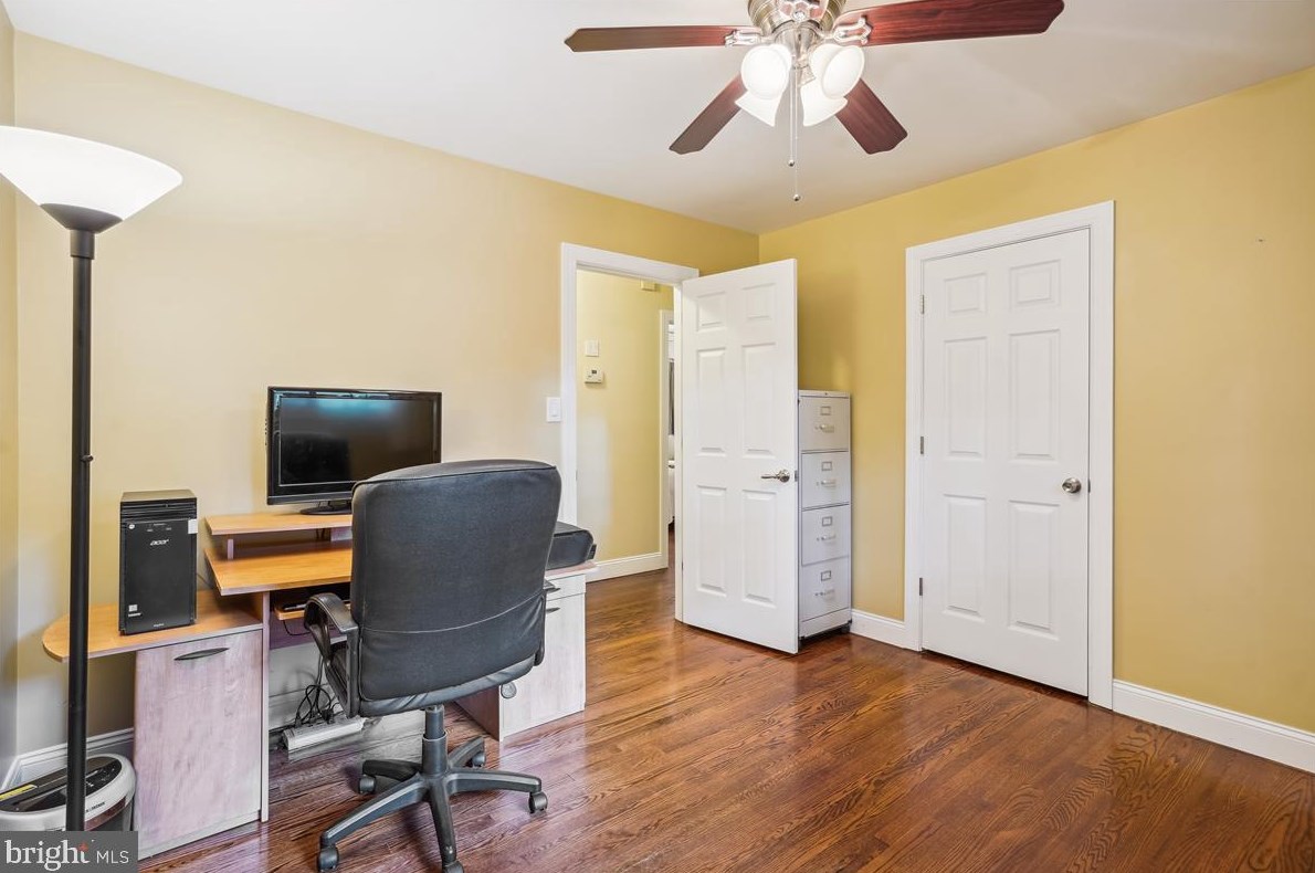 8616 Janet Ln, Vienna VA 22180-6813 exterior