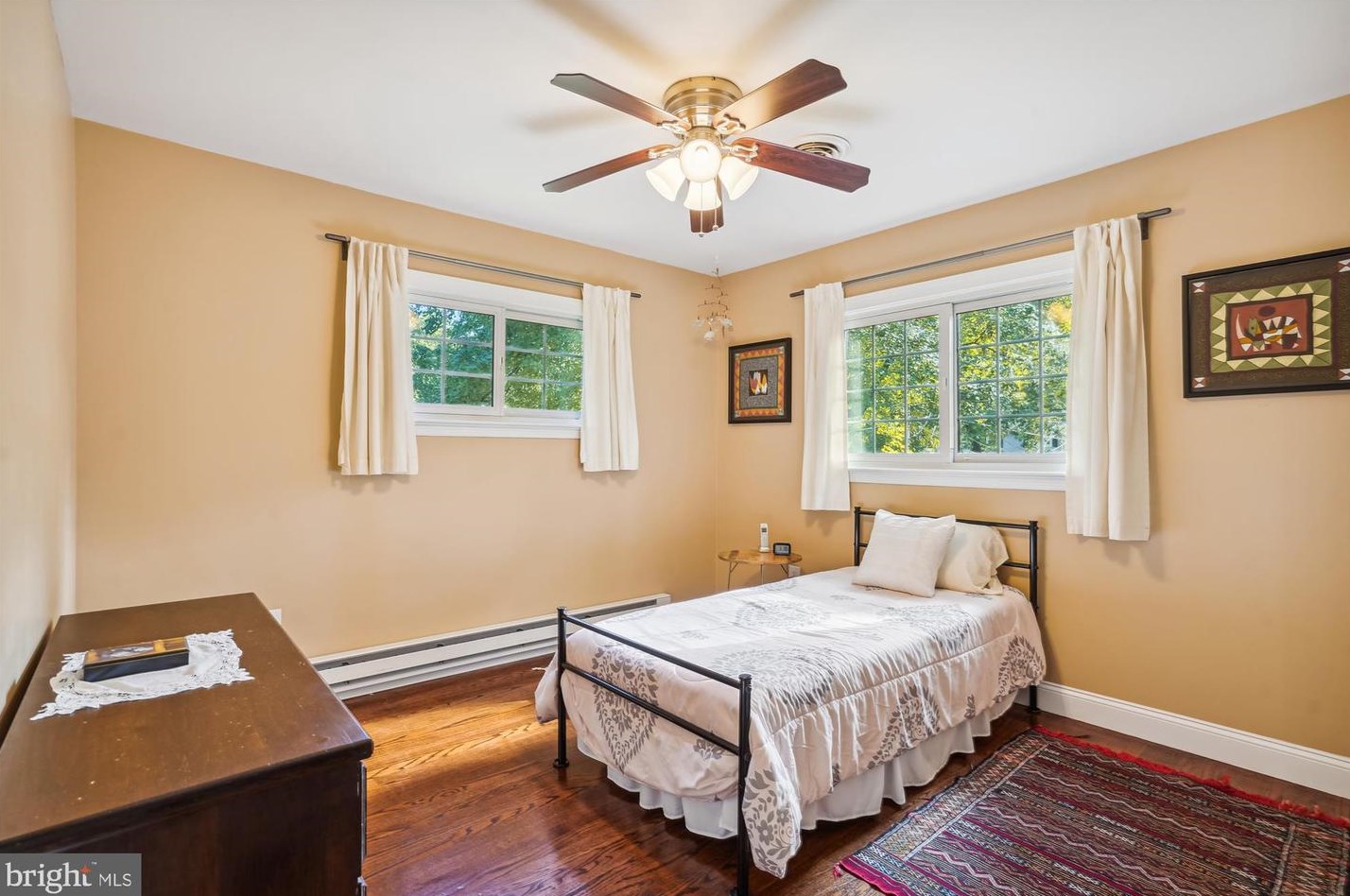 8616 Janet Ln, Vienna VA 22180-6813 exterior