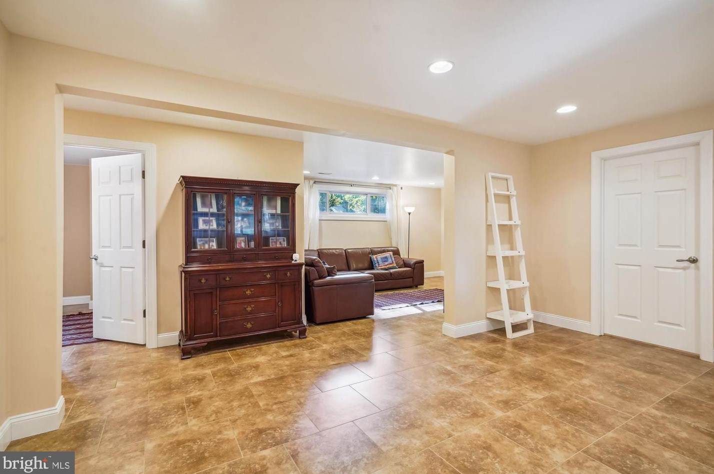 8616 Janet Ln, Vienna VA 22180-6813 exterior