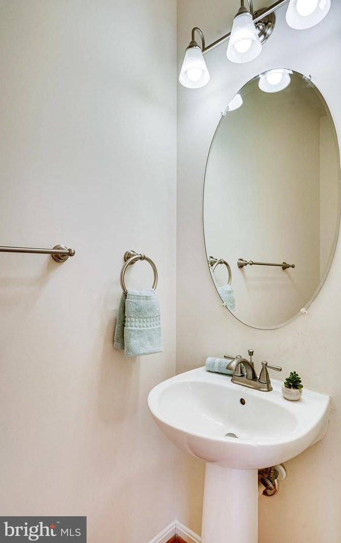 4625 Deerwatch Dr, Fairfax VA  20151-2259 exterior