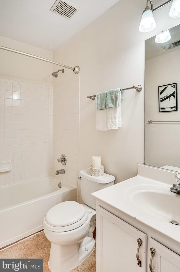 4625 Deerwatch Dr, Fairfax VA  20151-2259 exterior