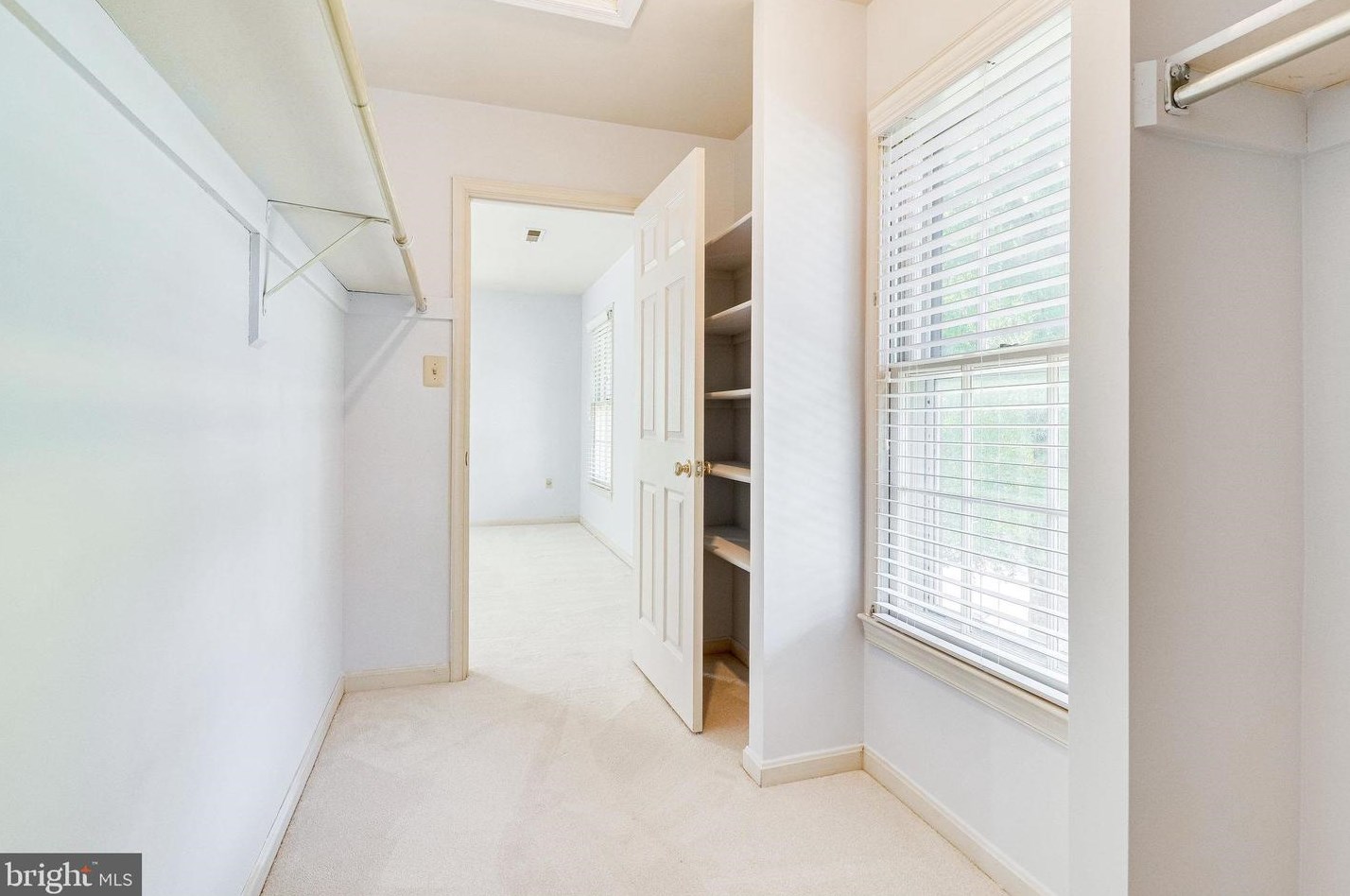 8312 Argent Cir, Fairfax VA 22039-3105 exterior