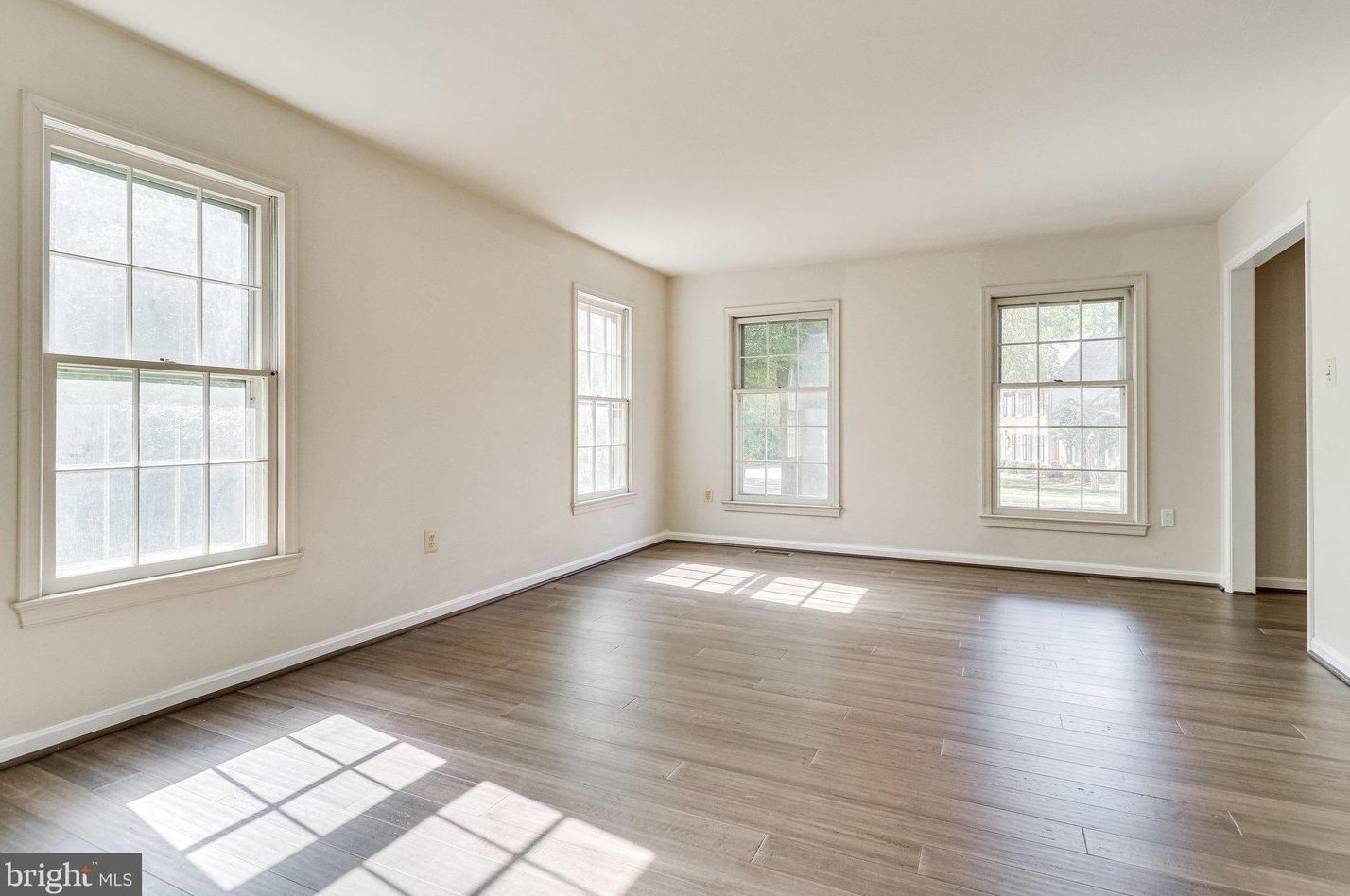 8312 Argent Cir, Fairfax VA 22039-3105 exterior