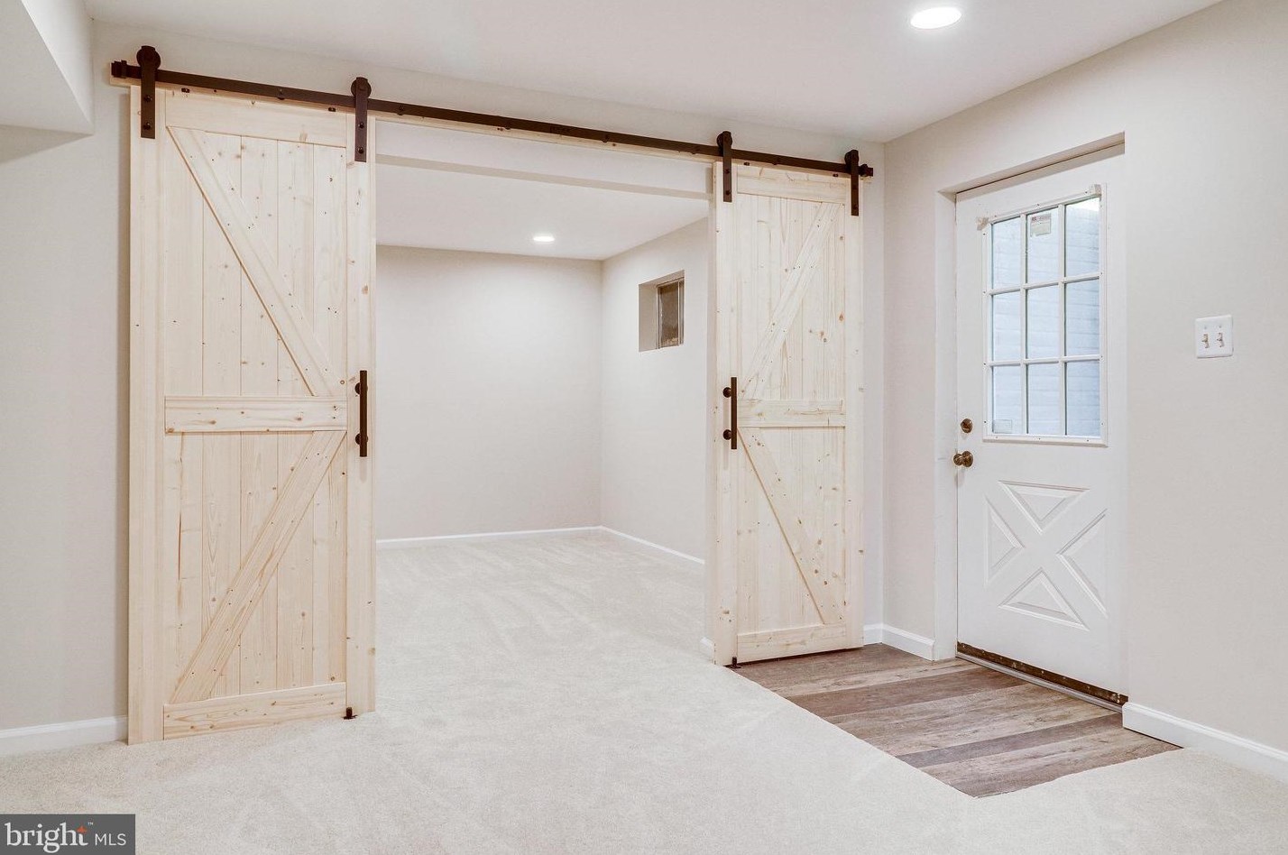 8312 Argent Cir, Fairfax VA 22039-3105 exterior