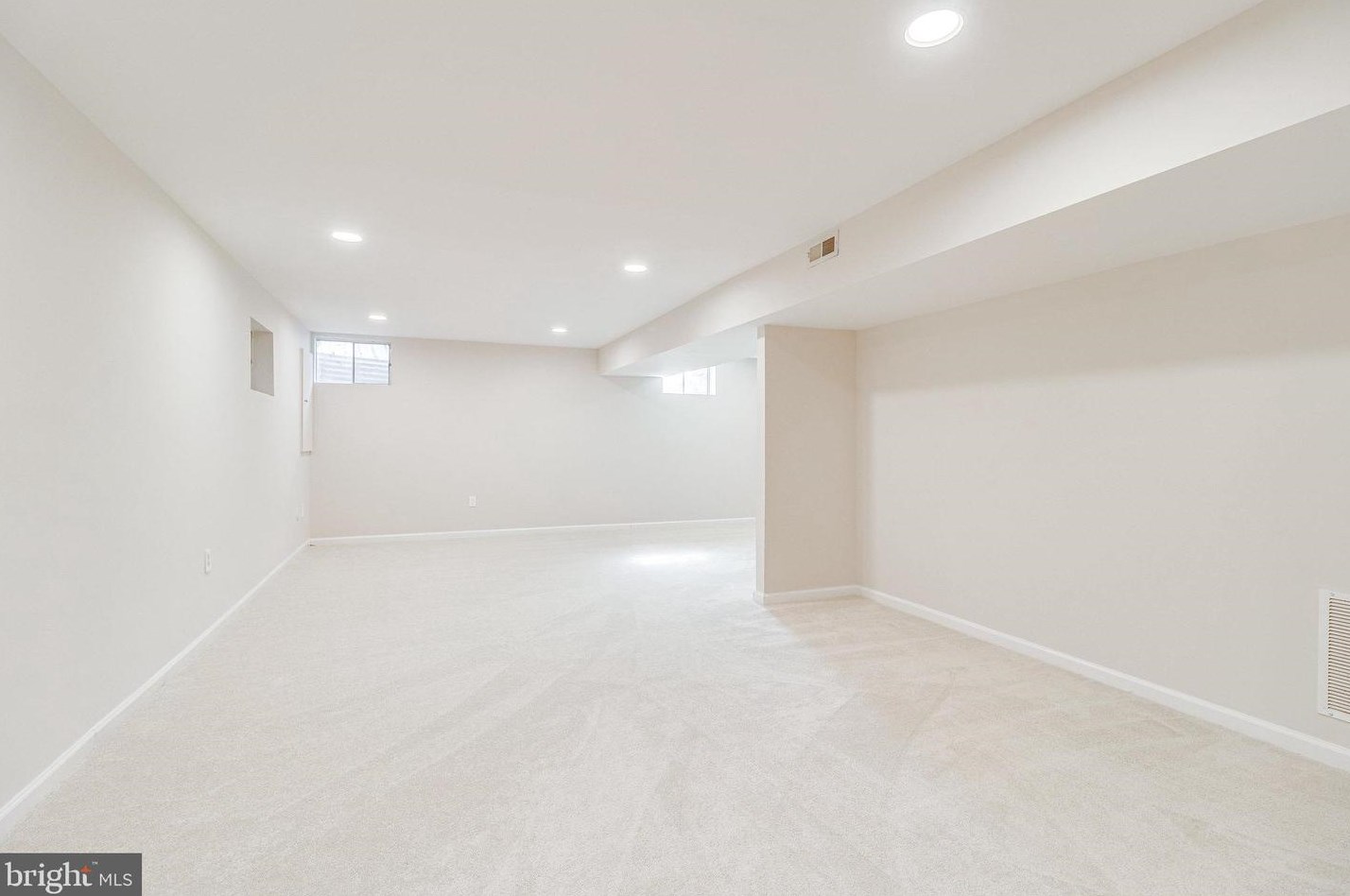 8312 Argent Cir, Fairfax VA 22039-3105 exterior