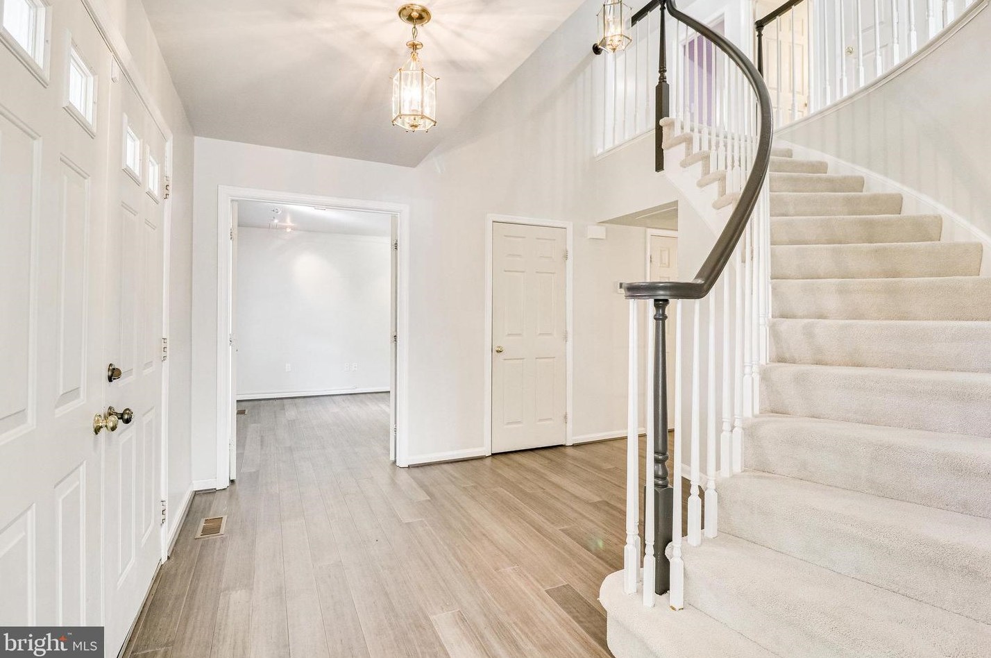 8312 Argent Cir, Fairfax VA 22039-3105 exterior