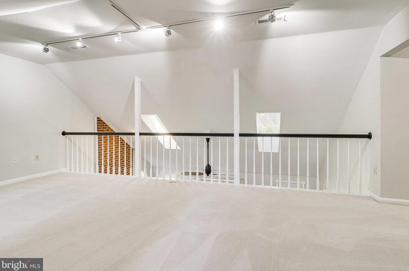 8312 Argent Cir, Fairfax VA 22039-3105 exterior