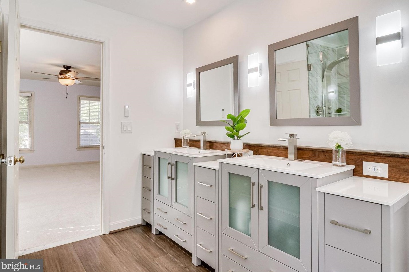 8312 Argent Cir, Fairfax VA 22039-3105 exterior