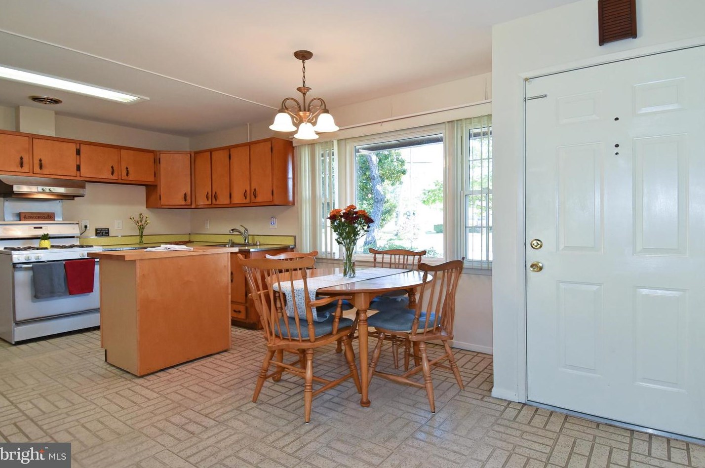 5228 Montgomery St, Springfield, VA 22151
