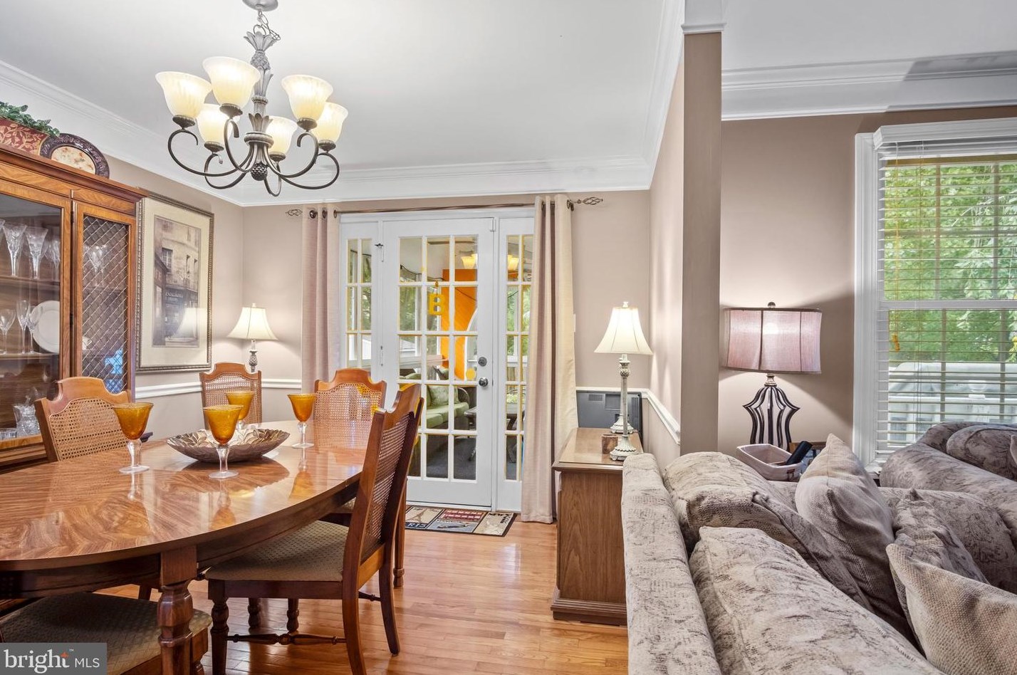 1857 Abbotsford Dr, Vienna VA  22182-3302 exterior