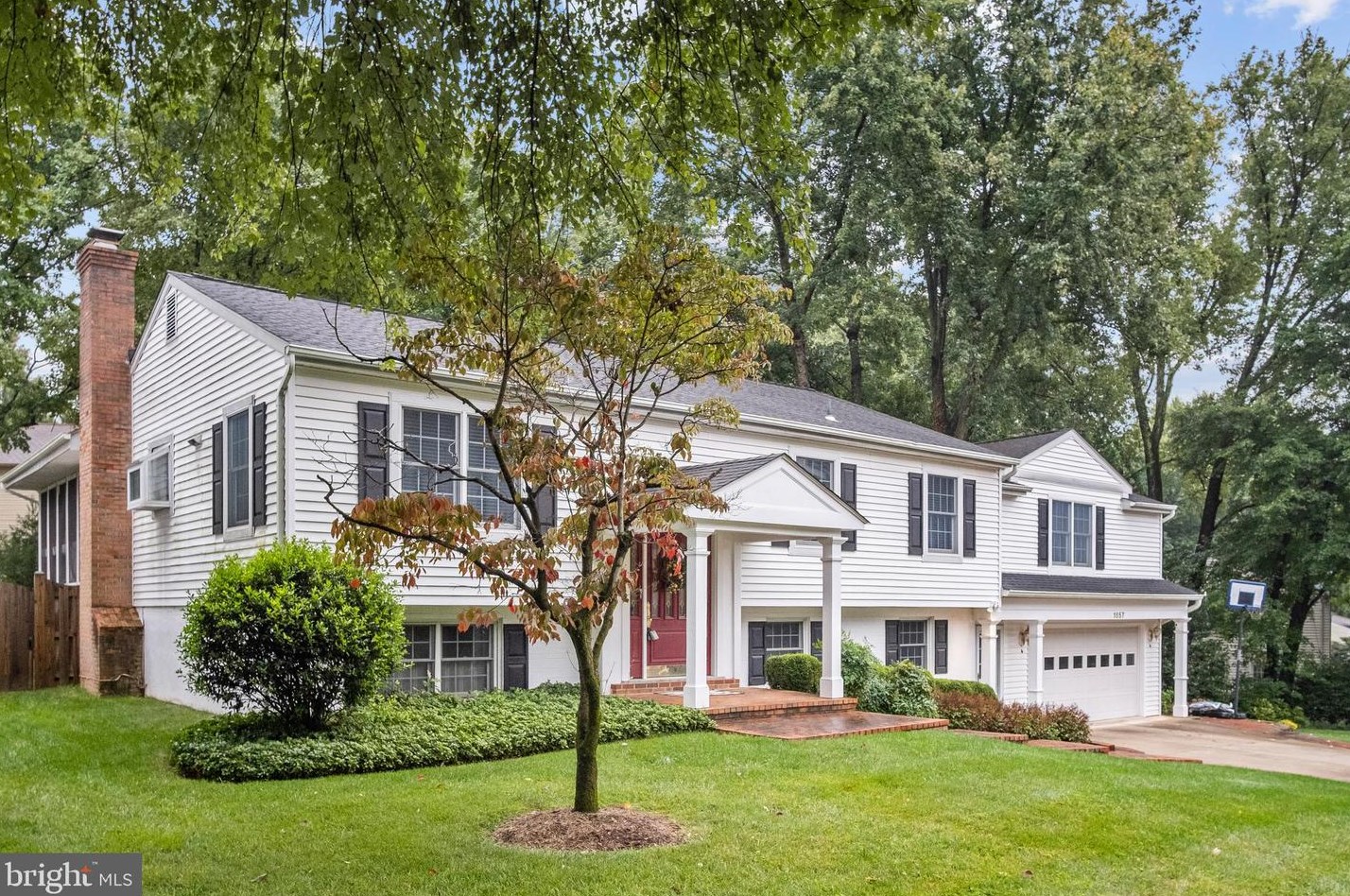 1857 Abbotsford Dr, Vienna VA  22182-3302 exterior