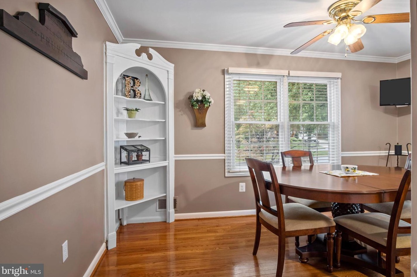 1857 Abbotsford Dr, Vienna VA  22182-3302 exterior